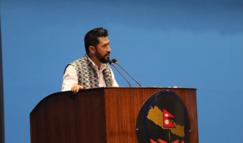 पुरानै शैलीका अव्यवहारिक सिद्धान्त र प्राथमिकताले अर्थतन्त्रको समस्या समाधान गर्न सक्दैन : लामिछाने